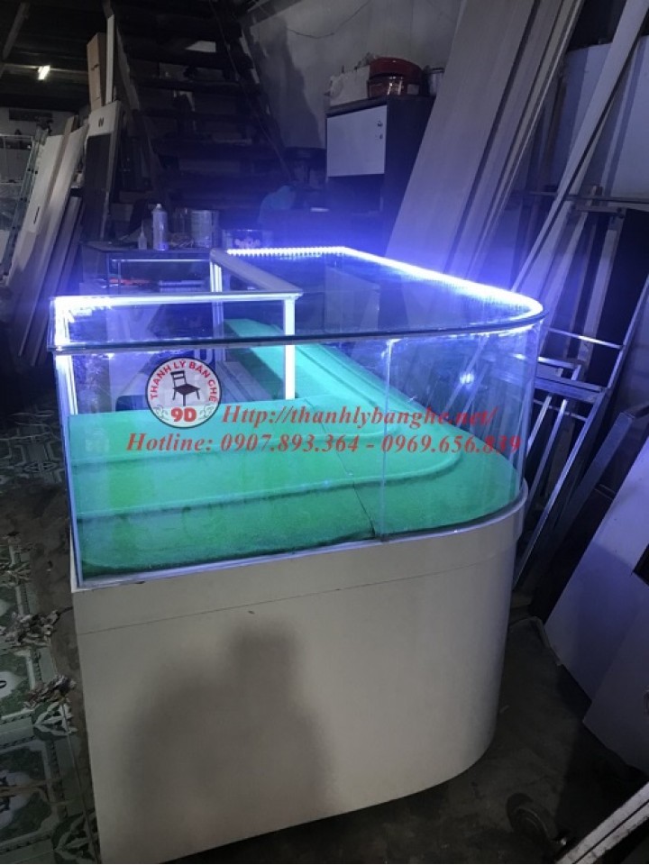 Thanh lý quầy tủ trưng bày có đèn Led
